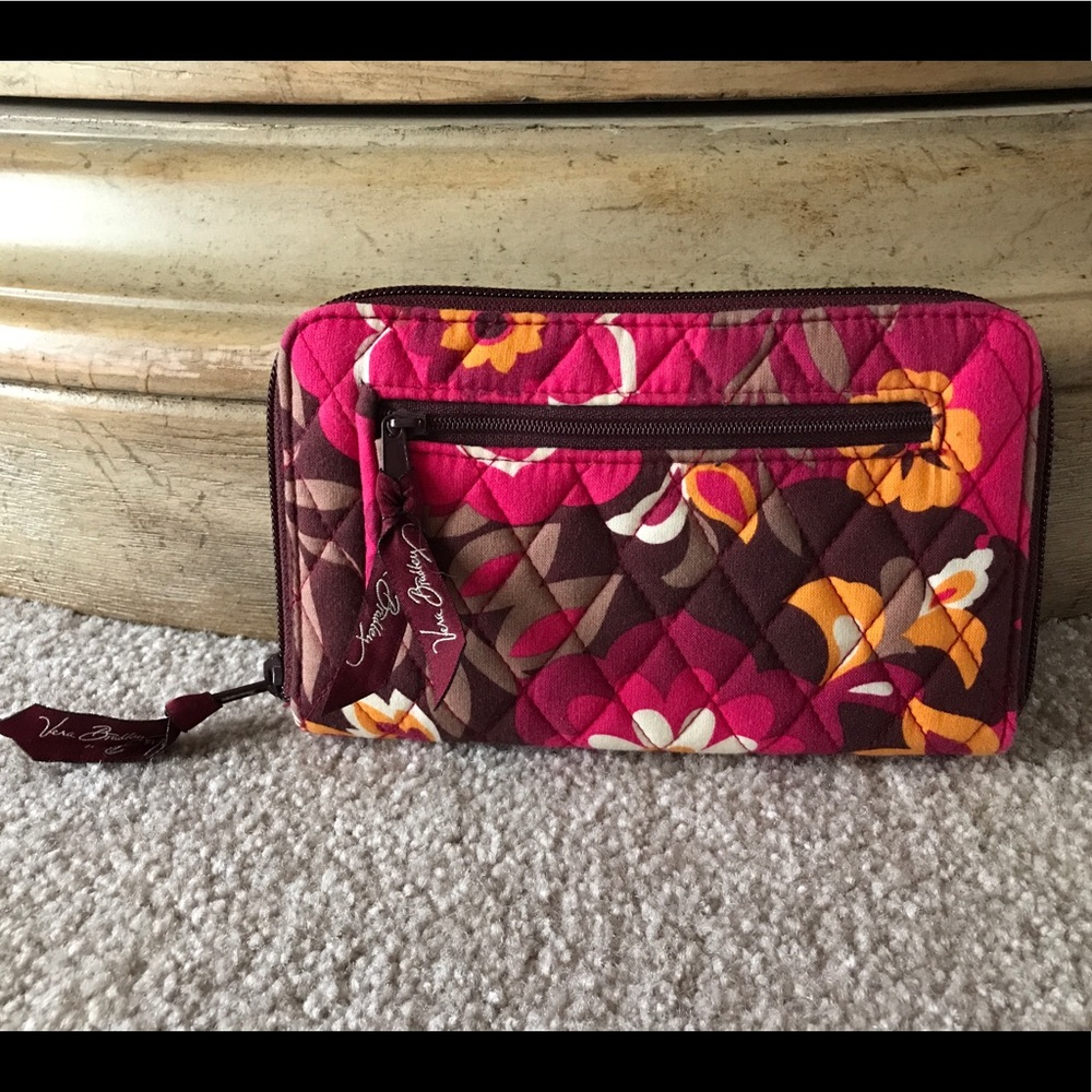 Vera Bradley Zip Around Wallet ~ Carnaby *RETIRED*